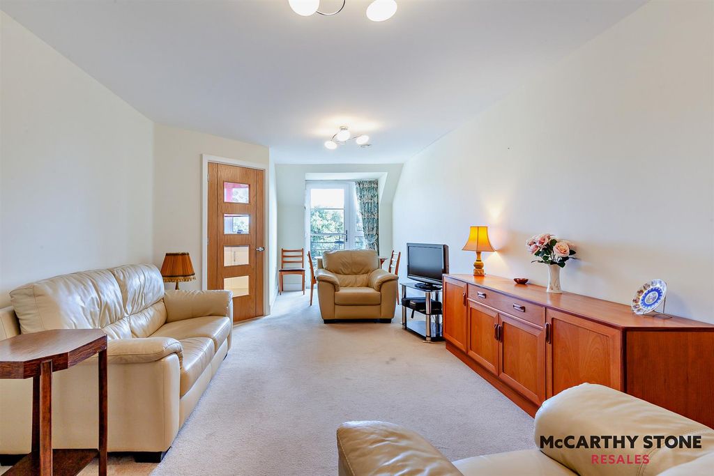 Property photo 2 of 22 8627943-Interior10-800.Jpg