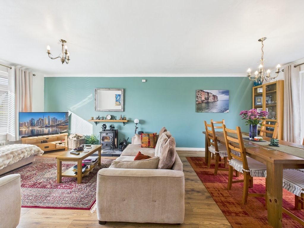 Property photo 3 of 32