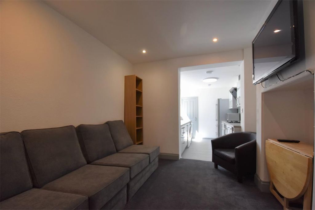 Property photo 2 of 10 Lounge A.Jpg