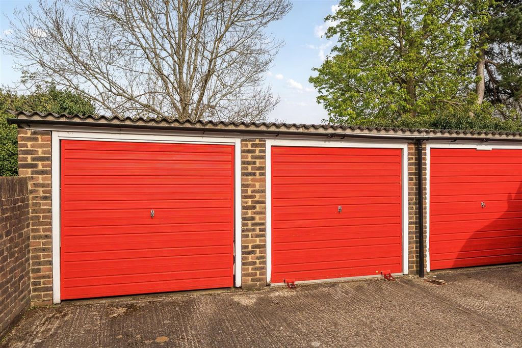 Property photo 2 of 13 1432704-9-69c1595293096.Jpg