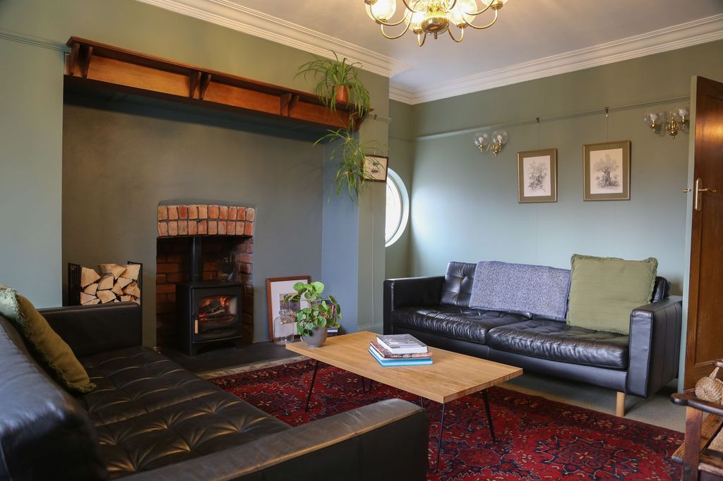 Property photo 3 of 27