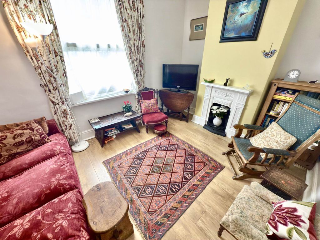 Property photo 2 of 11