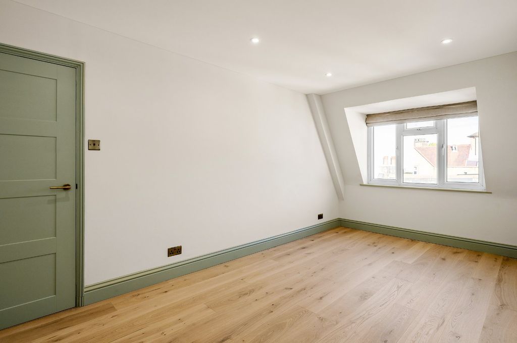 Property photo 3 of 13 Bedroom