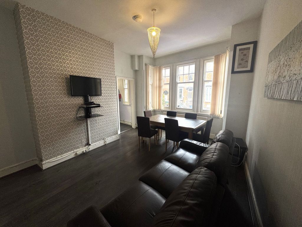 Property photo 3 of 13 Photo 7