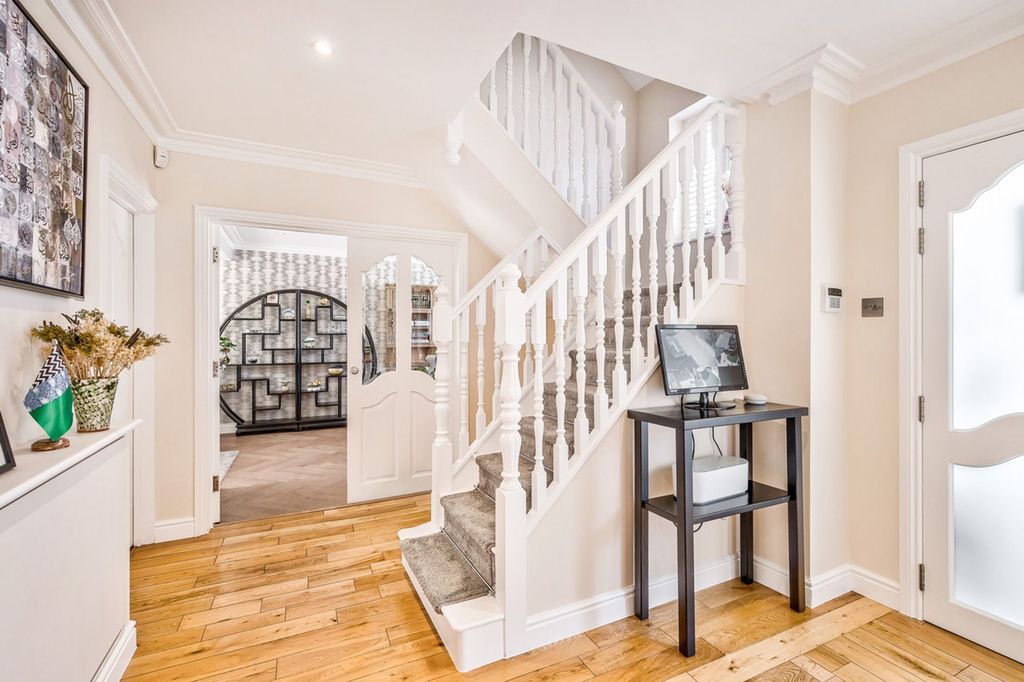 Property photo 3 of 25