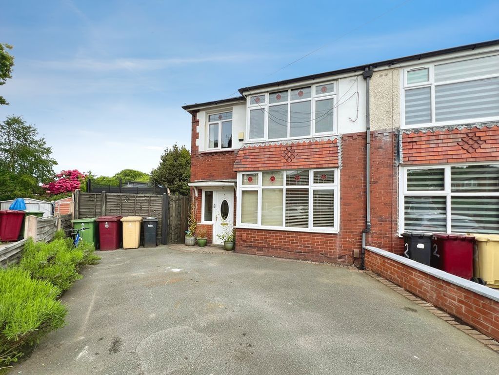 Property photo 1 of 18 Externally