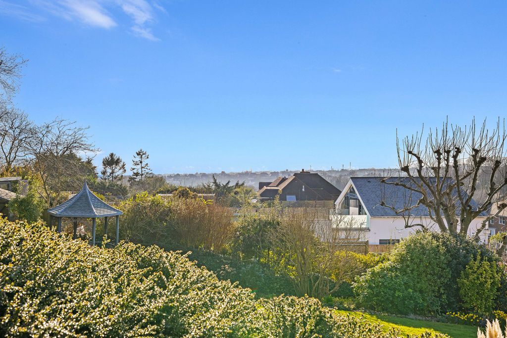 Property photo 3 of 21