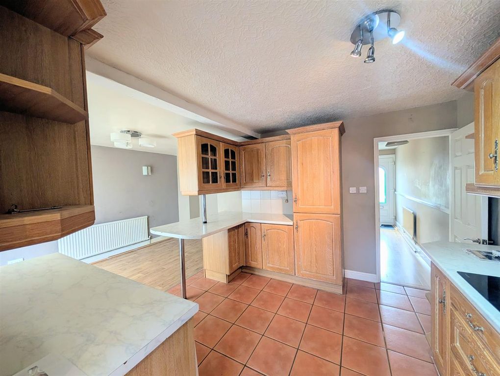Property photo 3 of 11 Kitchen Diner