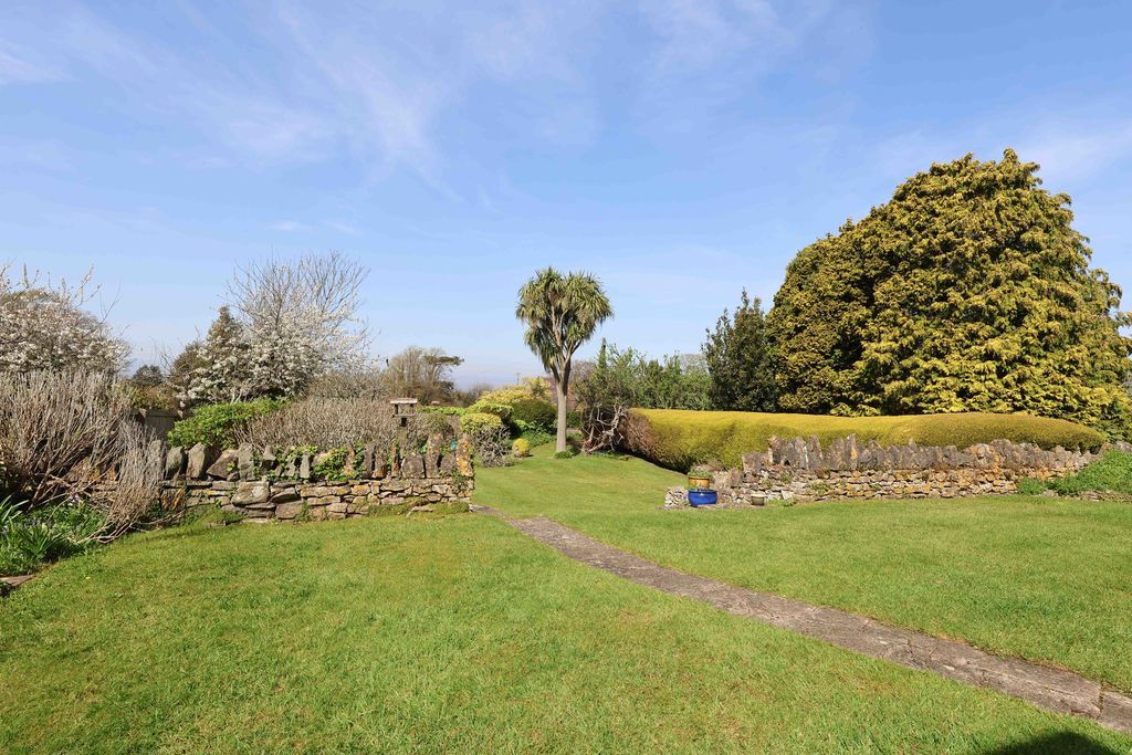 Property photo 3 of 18 Garden