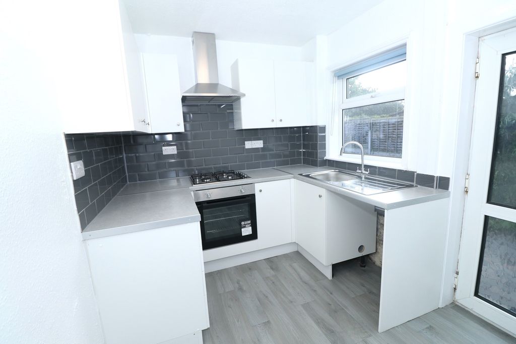 Property photo 2 of 11 Kitchen