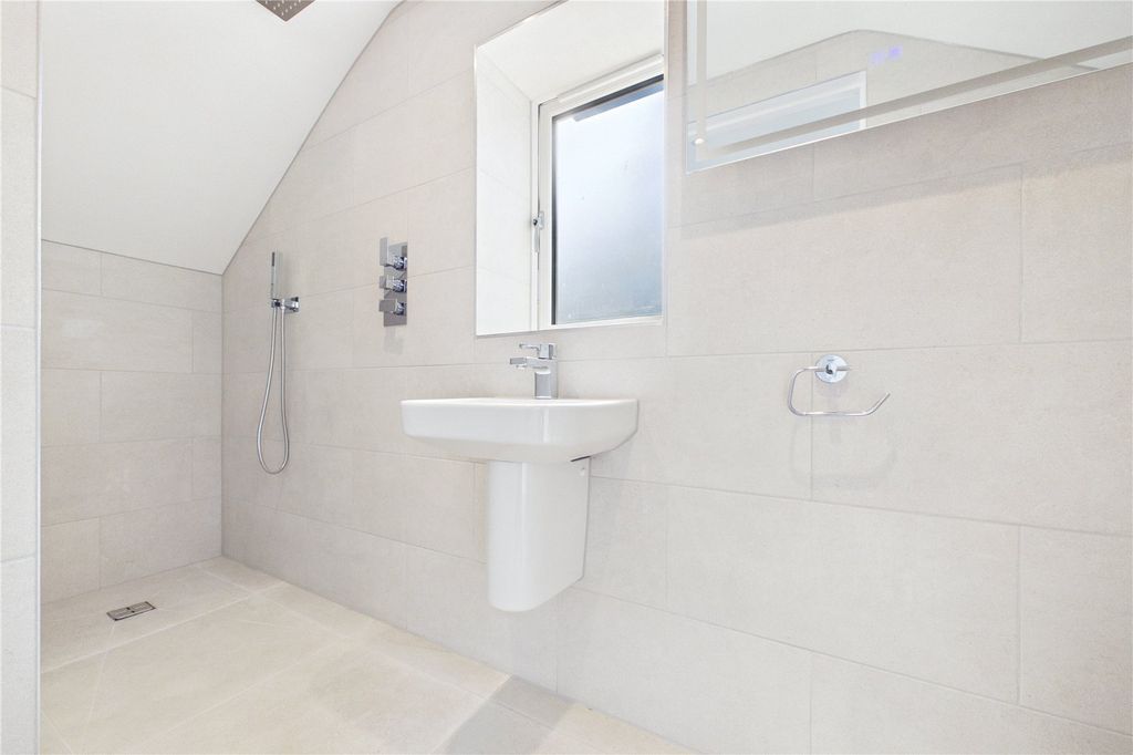 Property photo 2 of 22 En Suite