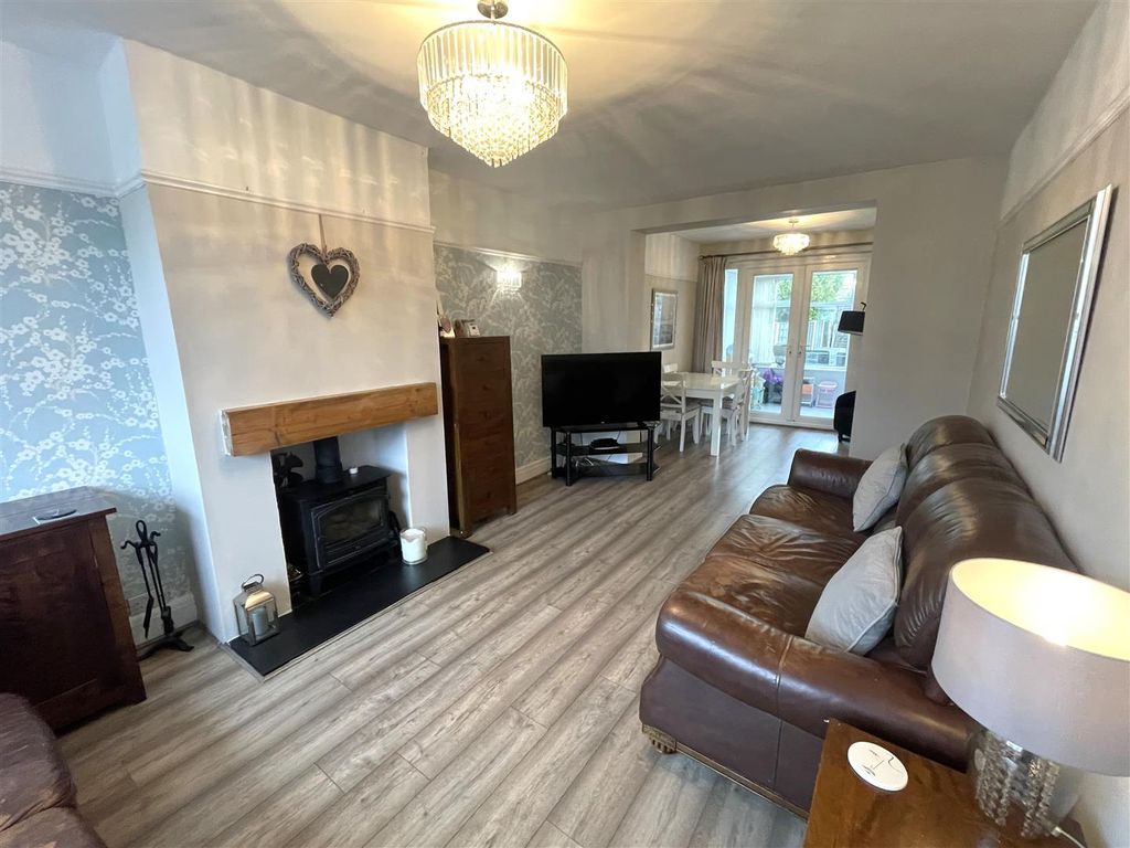 Property photo 2 of 23 Lounge