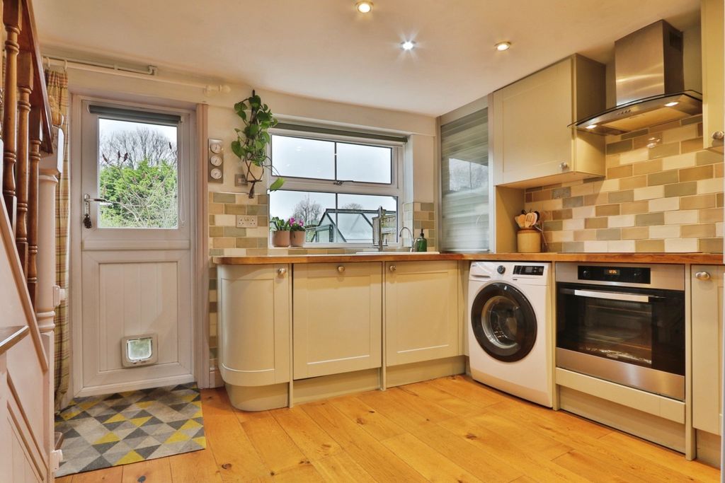 Property photo 2 of 29 3881385