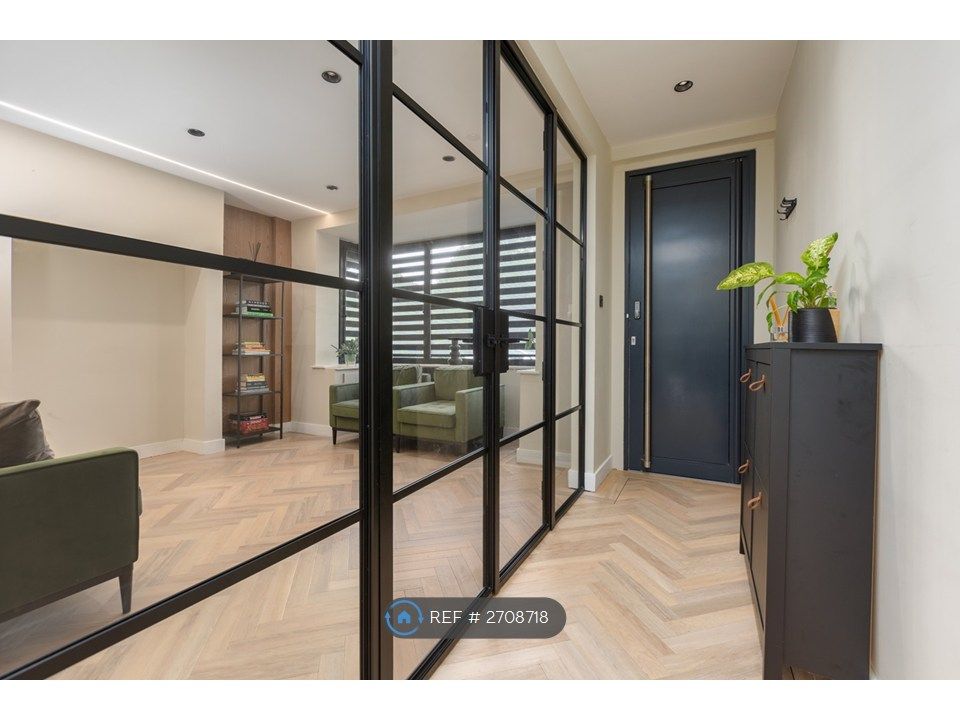 Property photo 3 of 17 Front Entrance Hallway