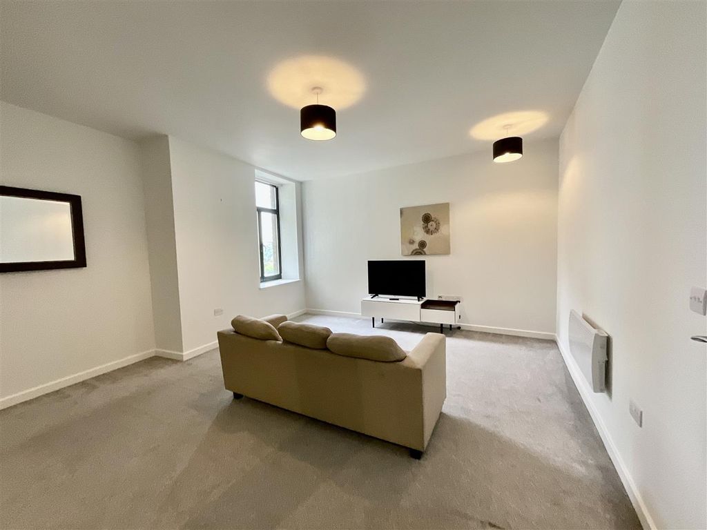 Property photo 1 of 8 Living Room