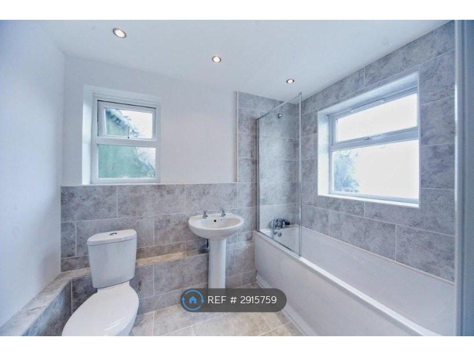 Property photo 3 of 8 Bathroom