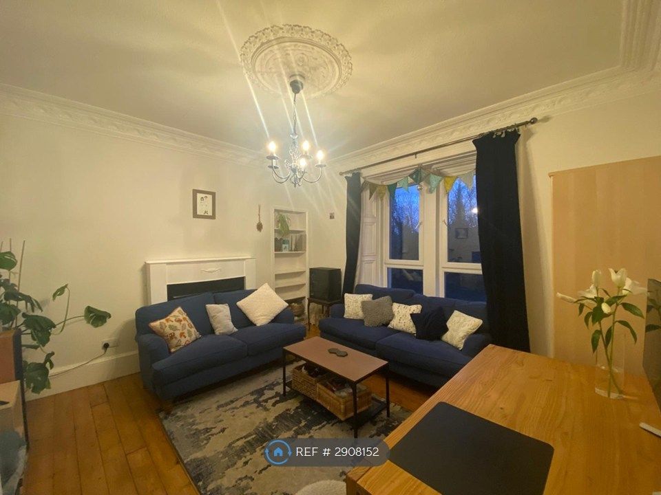Property photo 2 of 8 Tenants Own Furniture