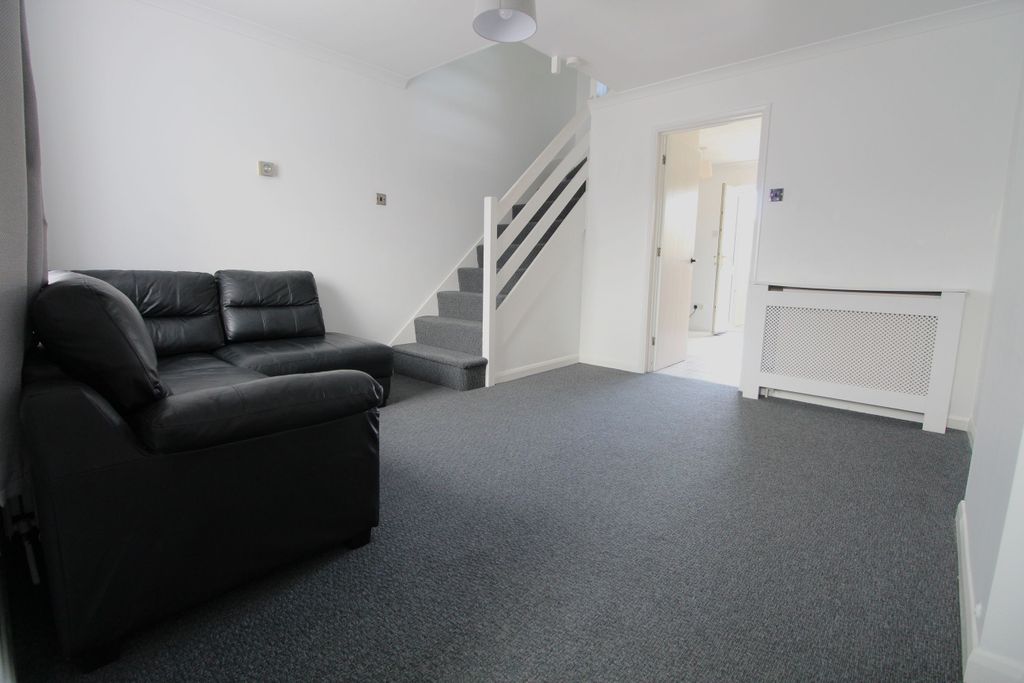 Property photo 2 of 11 Lounge