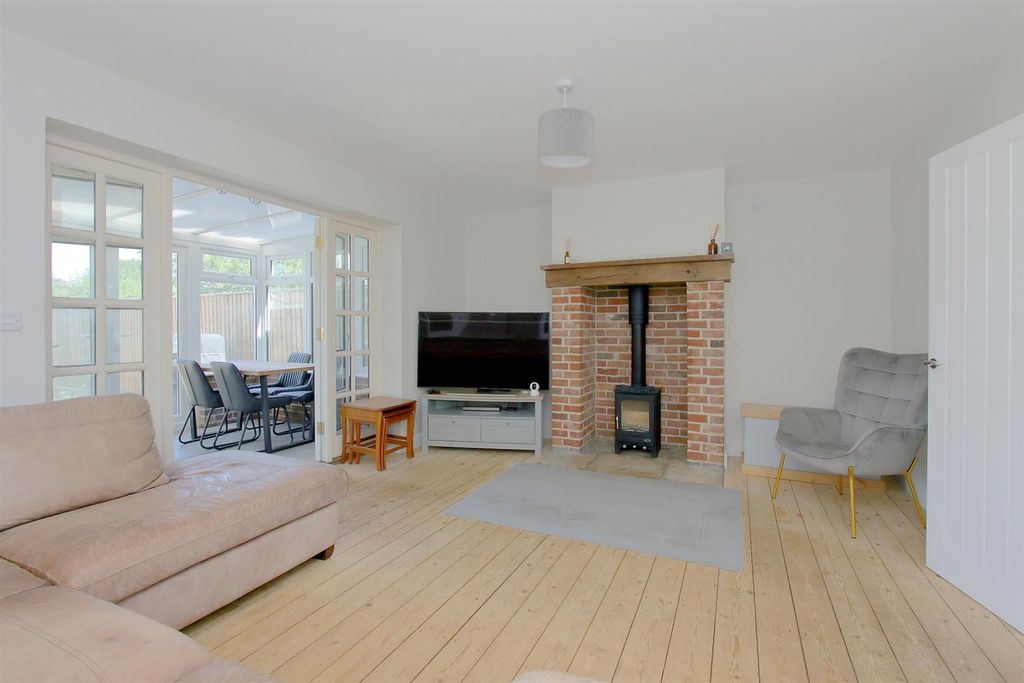 Property photo 3 of 15 Beech Cottage Winterslow Ph83.Jpg