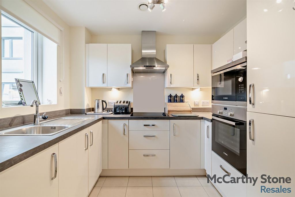 Property photo 2 of 14 8670869-Interior12-800.Jpg