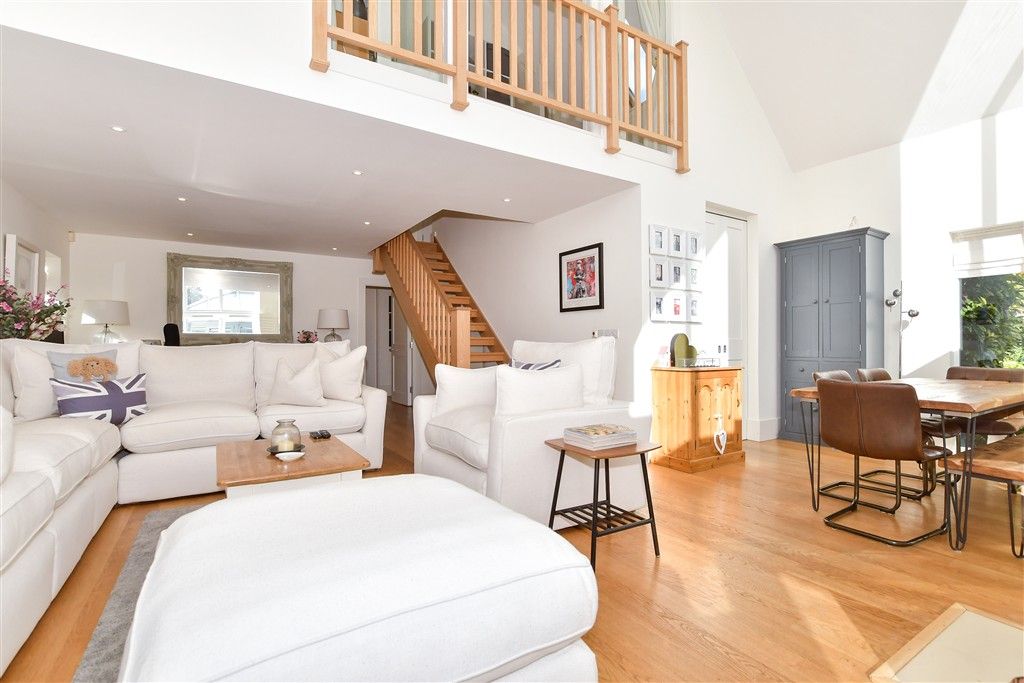 Property photo 3 of 15 Lounge/Diner