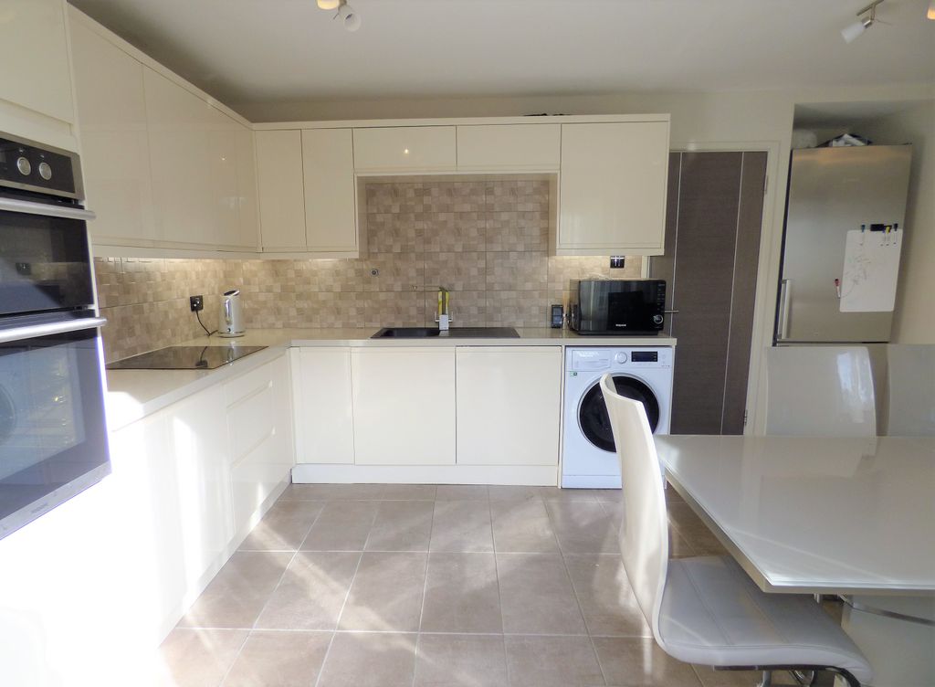 Property photo 1 of 40