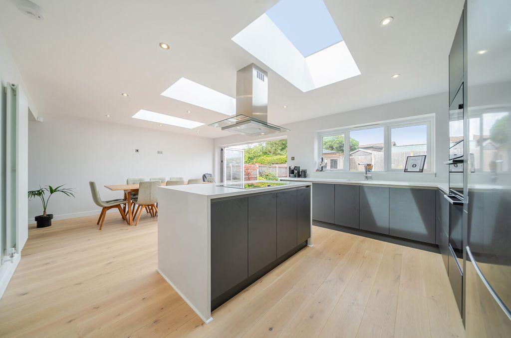 Property photo 2 of 17 1508931-10-6A8465...