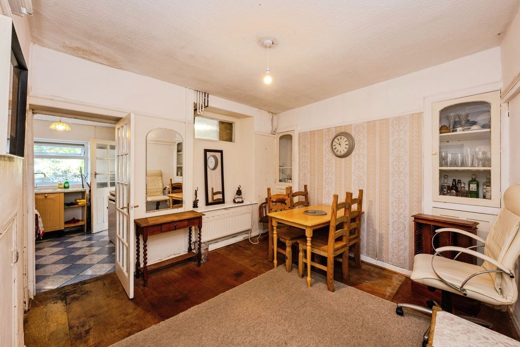 Property photo 2 of 17 Photo