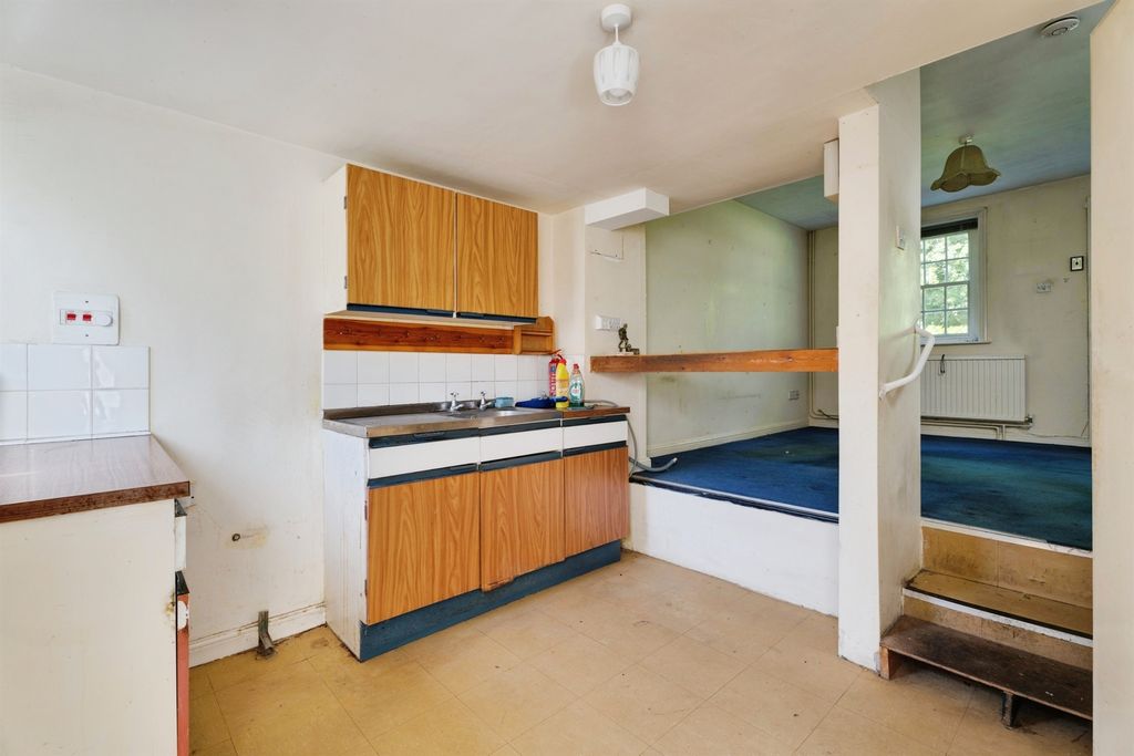Property photo 3 of 14