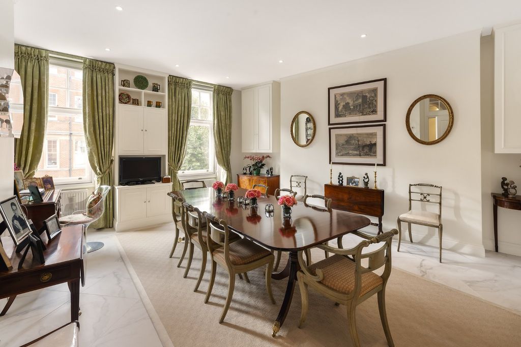 Property photo 1 of 11 Dining Room