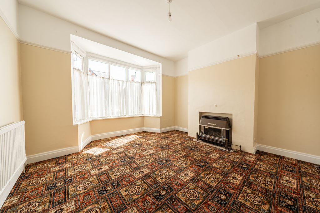 Property photo 3 of 30 .