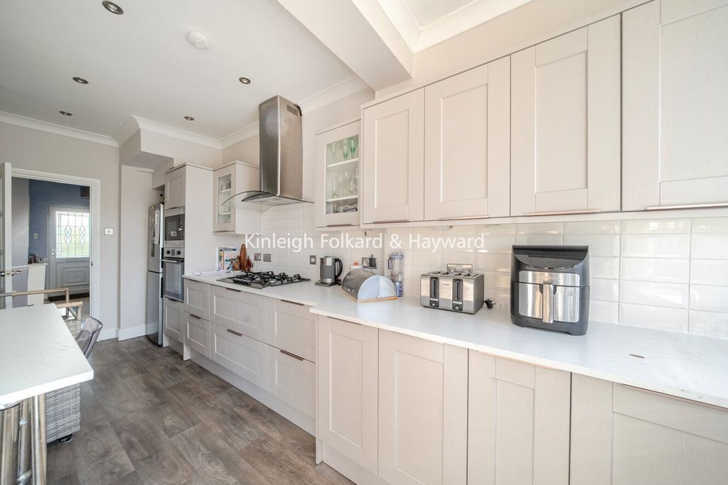 Property photo 2 of 18 Picture No. 10