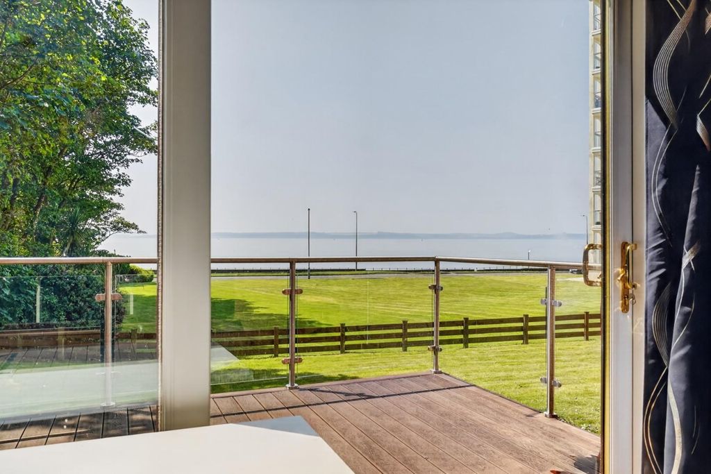 Property photo 3 of 23 4 Holmwood Court_ (8).Jpg