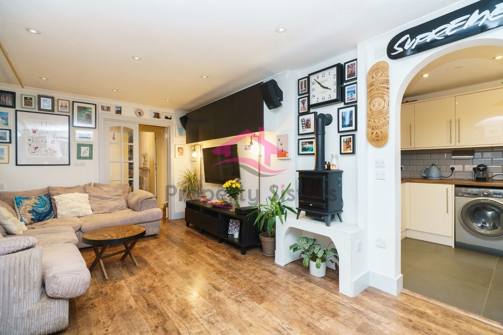 Property photo 3 of 11 Photo 3