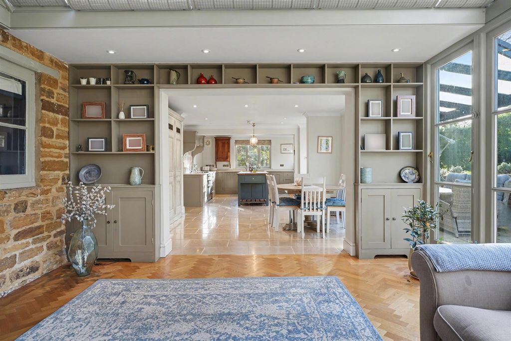 Property photo 2 of 41