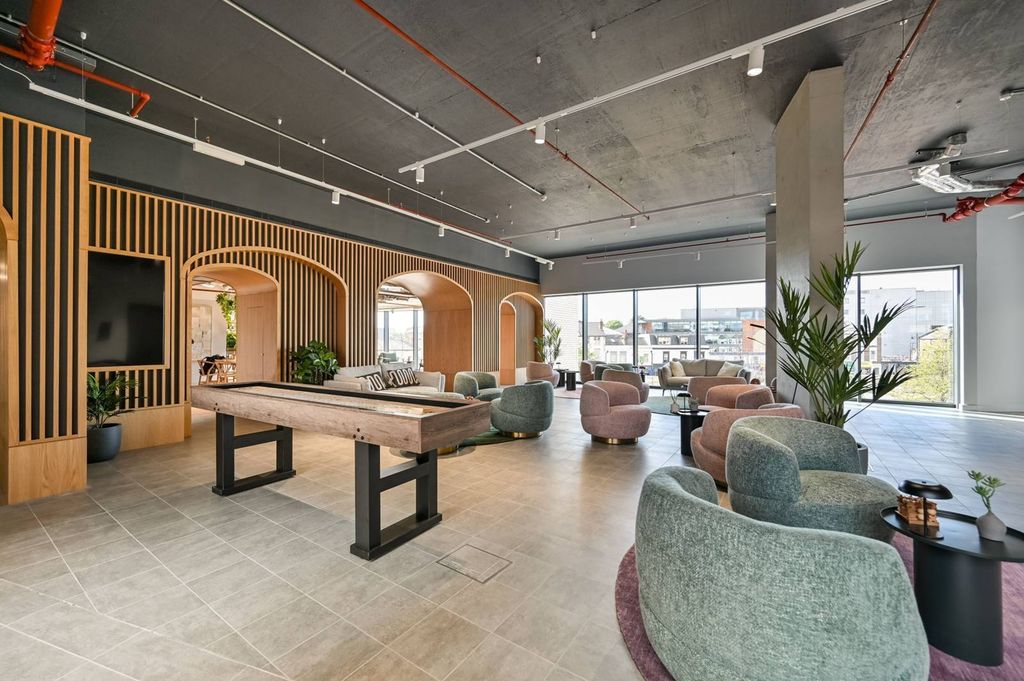 Property photo 2 of 25