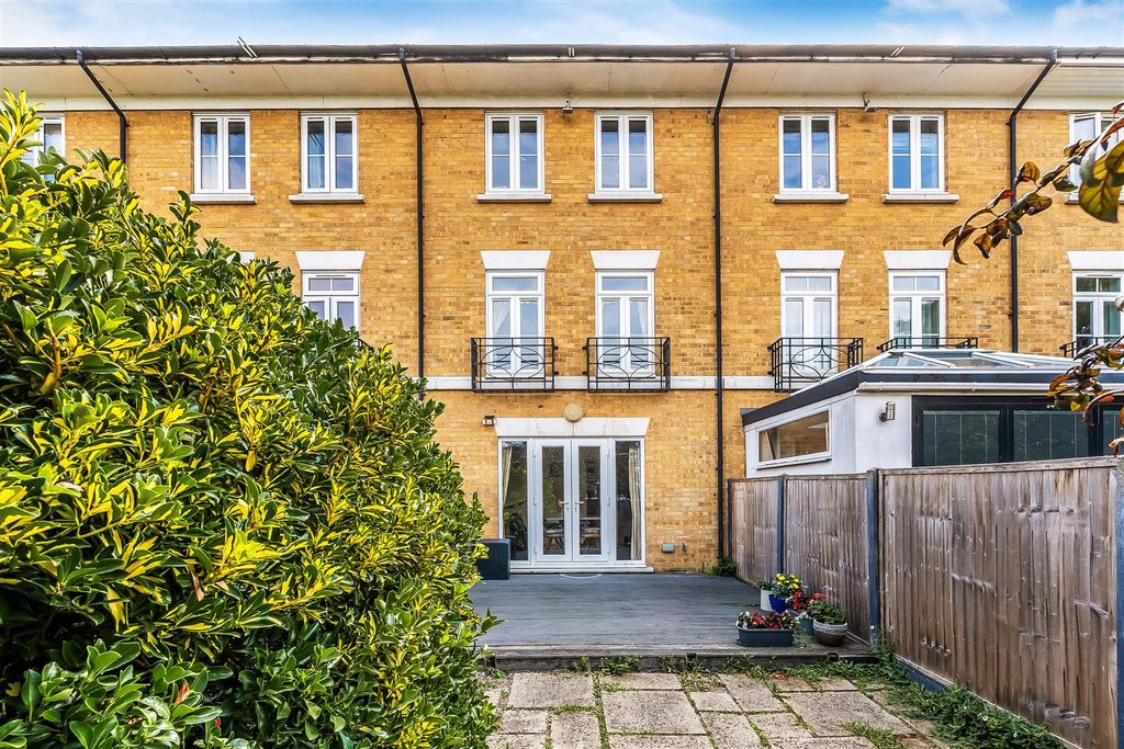 Property photo 1 of 21 38-Courtenay-Ave-23.Jpg