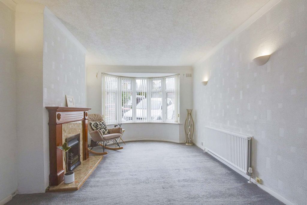 Property photo 2 of 31