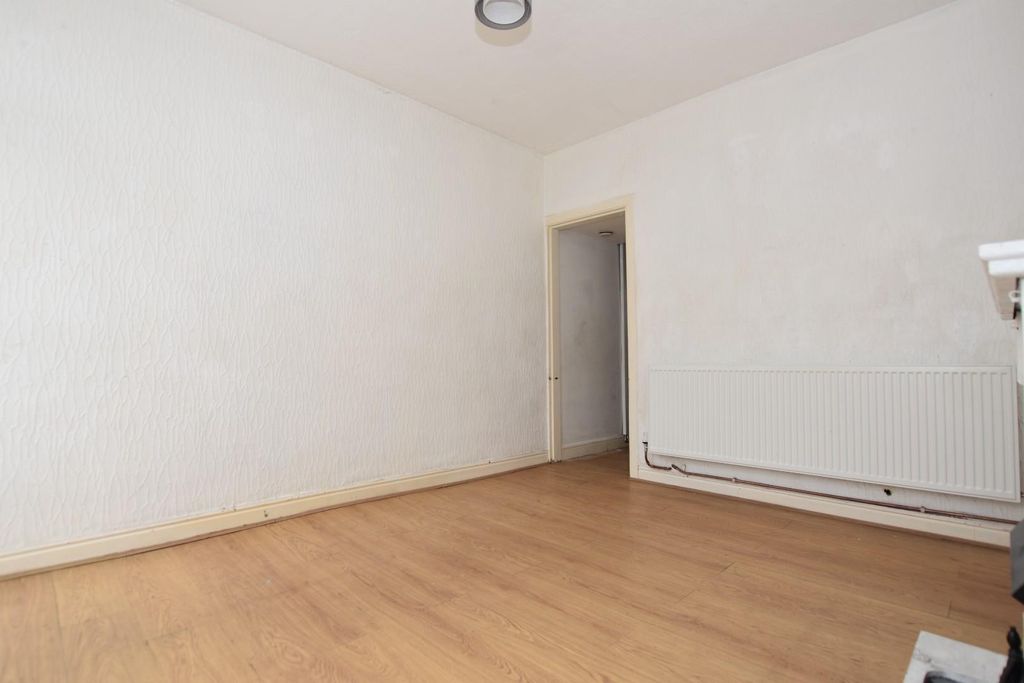 Property photo 3 of 15 Lounge.Jpg