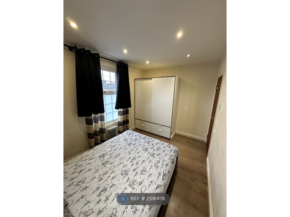 Property photo 1 of 11 Bed Room