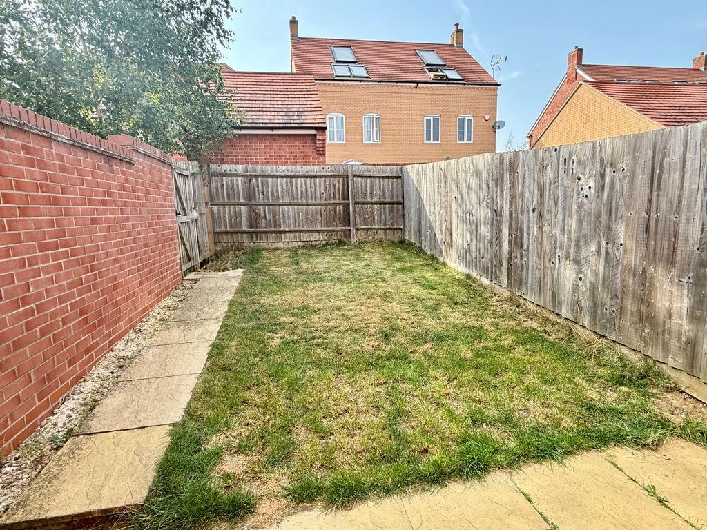 Property photo 3 of 8 Garden