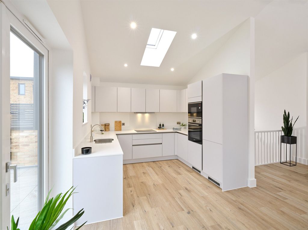 Property photo 2 of 12 Kitchen