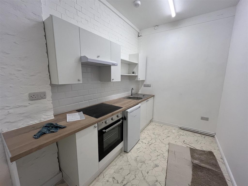 Property photo 3 of 4 Kitchen