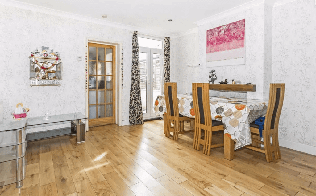 Property photo 2 of 7 Gallery