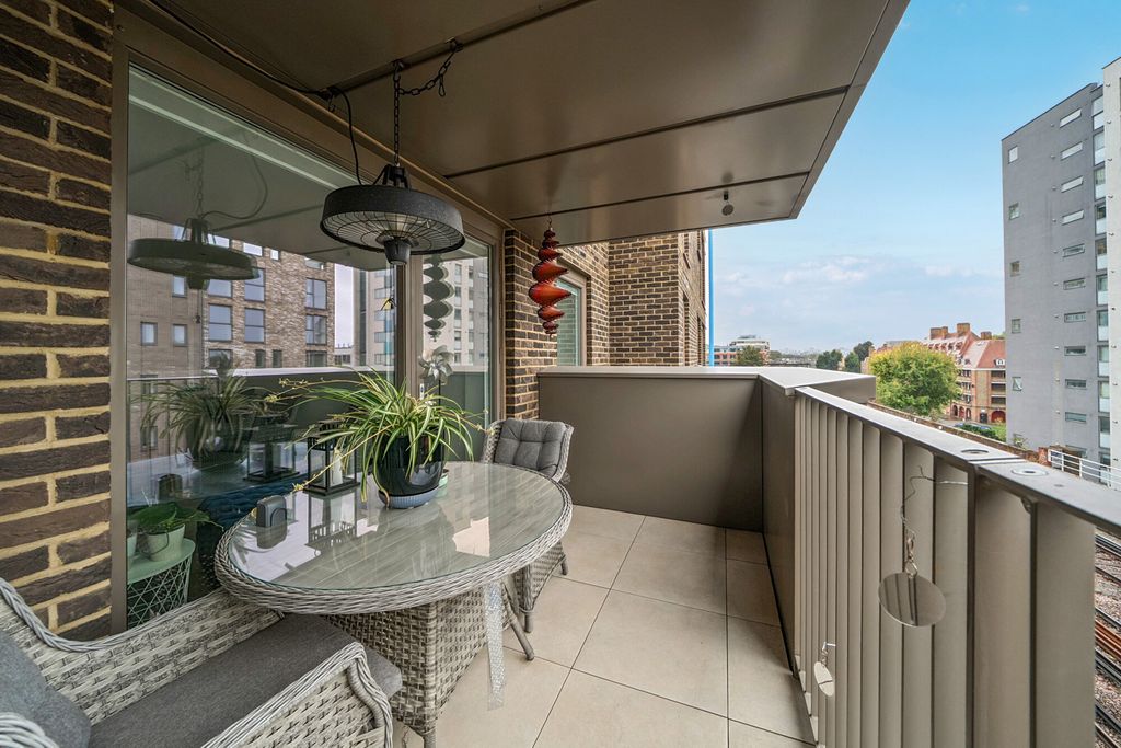 Property photo 3 of 21 1528467-17-6Accd2...