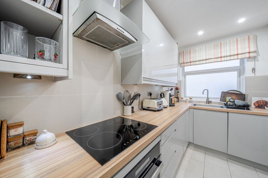 Property photo 3 of 8 Picture No. 13