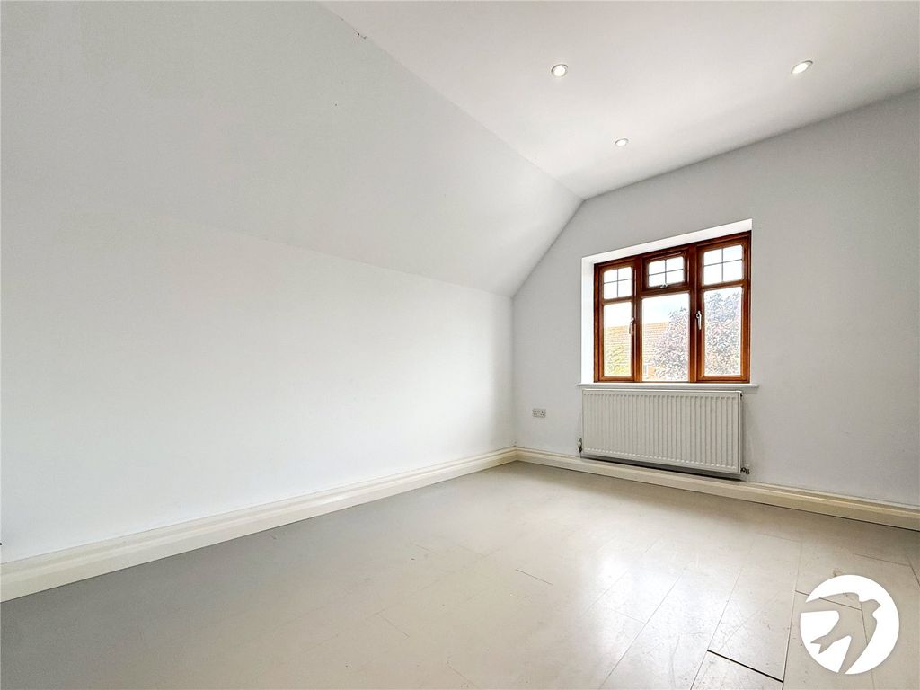 Property photo 2 of 9 Picture No. 12