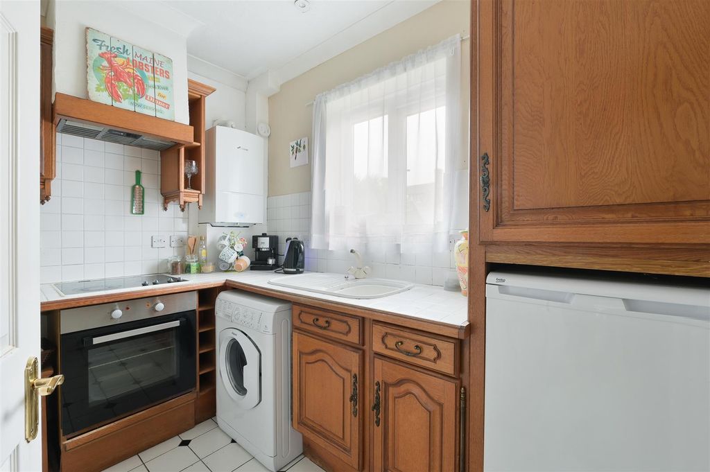 Property photo 3 of 20 Meade Court 1 (2).Jpg