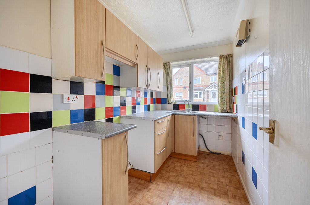 Property photo 3 of 18 1403173-19-696F7B...