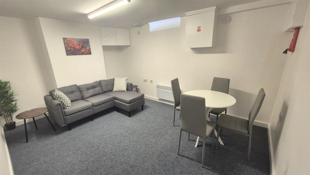 Property photo 3 of 6 1000029906.Jpg